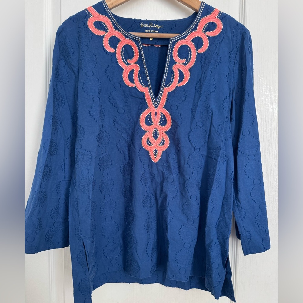 Lilly Pulitzer Amelia Island Blue Tunic with Pink Embroidery- size Medium